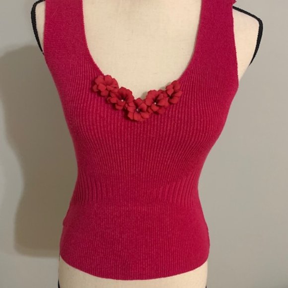 Flowered Knit tops - 2 for one! FUN and Classy - Picture 4 of 11